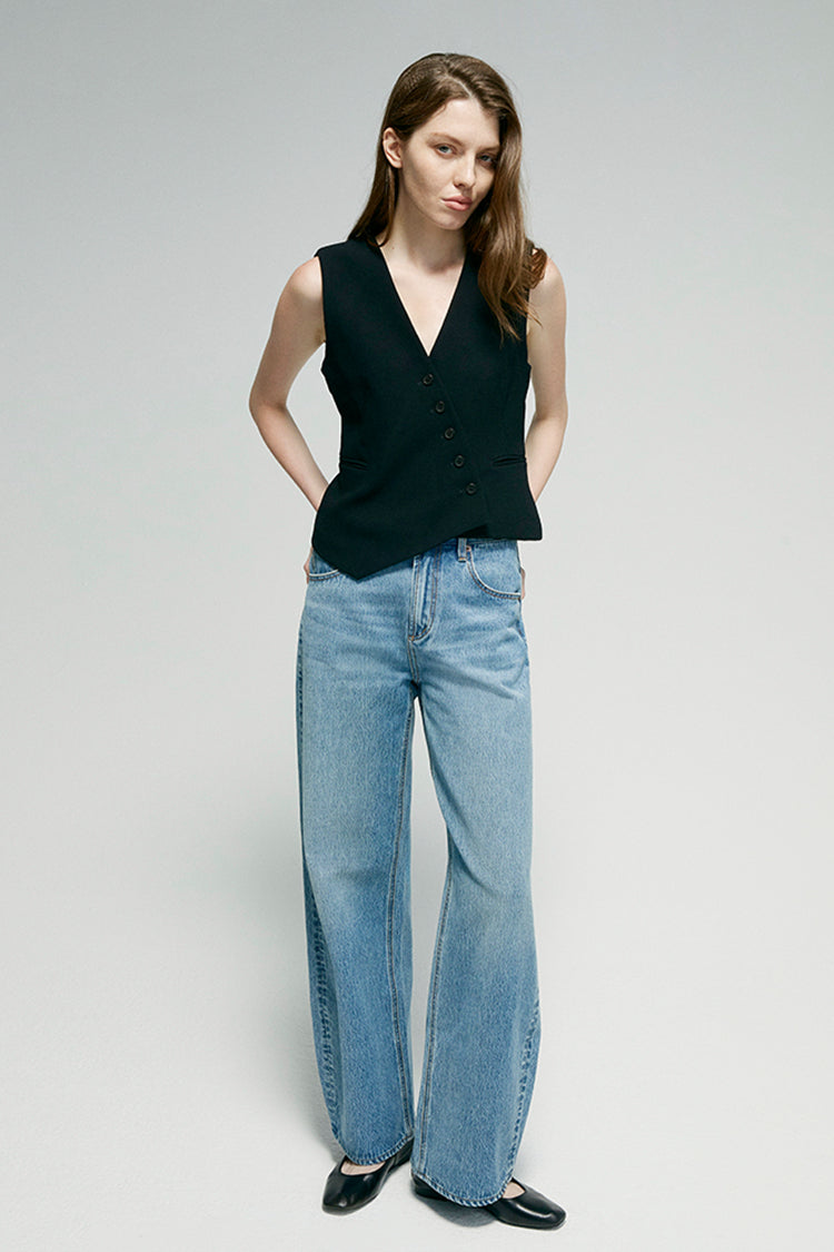 Hey Joanie Slope Curve Jeans HJ039, close-up of stylish denim jeans with curved fit and classic blue wash.
