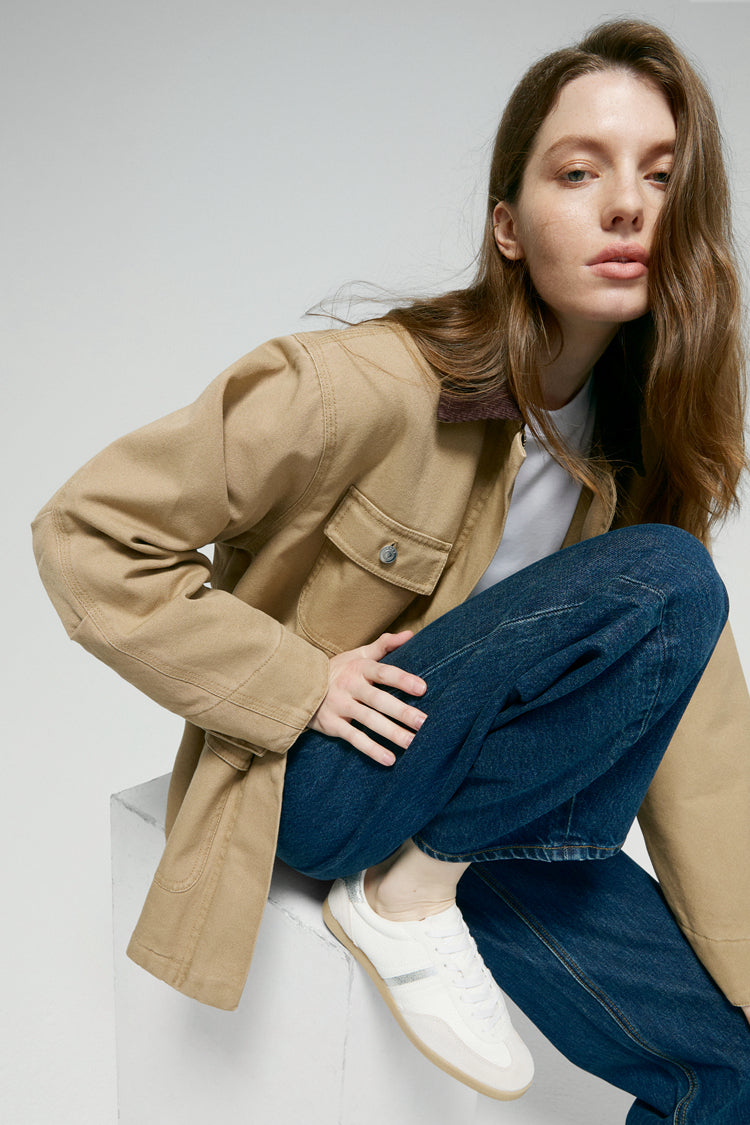 Hey Joanie Slope Curve Jeans HJ039 in light wash denim, showcasing a close-up of the fit and stitching details.